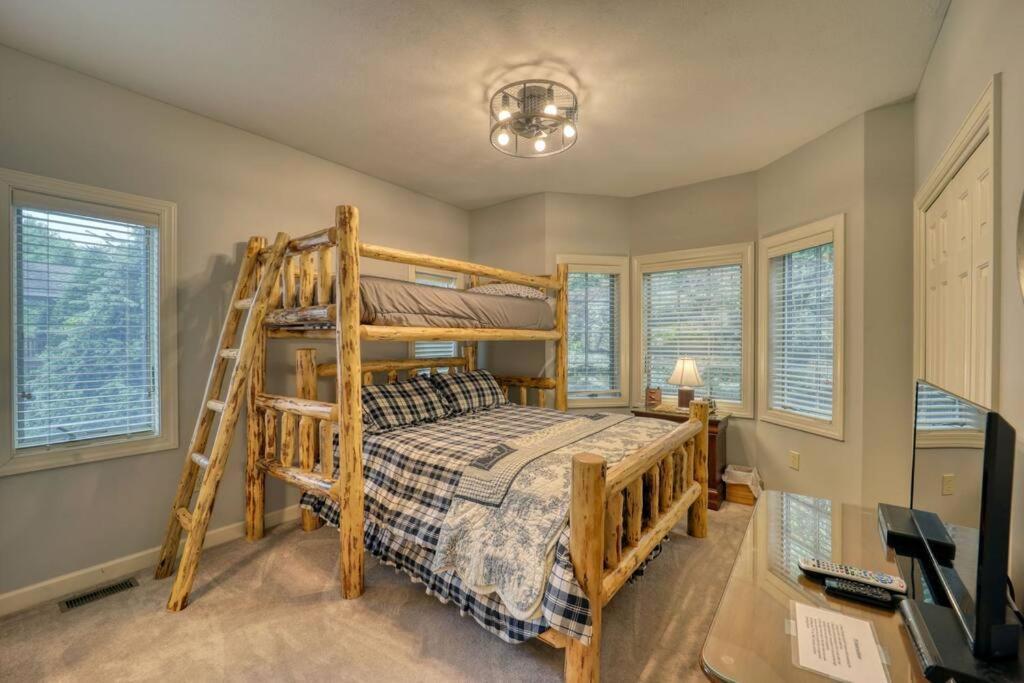 Bucket List Views Sugar Mountain Private Condo - 2Bed, 2Bath, Sleeps 6, Panoramic Views Of Mountains From Large Deck, Short Drive To Shopping, Restaurants, Cafes & Banner Elk Town Exterior foto